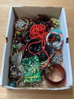 A BOX OF VINTAGE AND COSTUME JEWELLERY: LOCATION - CR