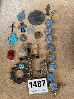 A COLLECTION OF ANTIQUE RELIGIOUS MEDALLIONS AND CRUCIFIXES ETC: LOCATION - CR