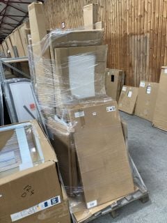 PALLET OF ASSORTED BATH SIDE & END PANELS - RRP £700: LOCATION - D6 (KERBSIDE PALLET DELIVERY)