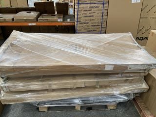 (COLLECTION ONLY) PALLET OF ASSORTED GLASS & PEARLSTONE SHOWER TRAYS: LOCATION - C7