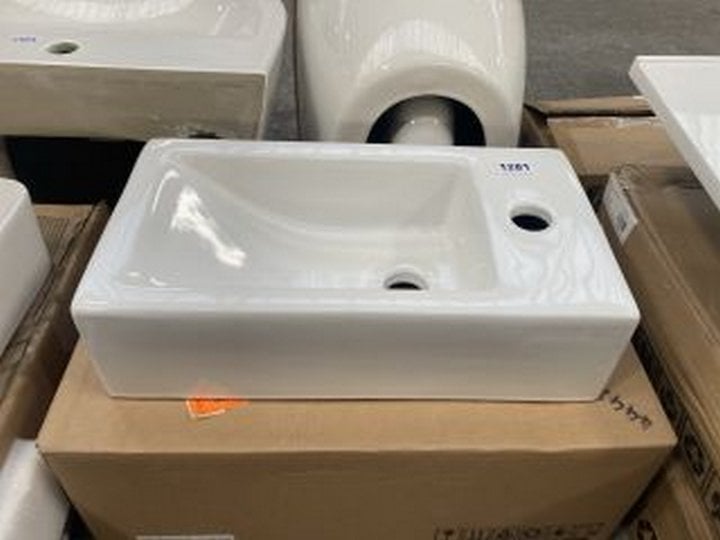 460 X 260MM STH CERAMIC BASIN - RRP £120: LOCATION - C7