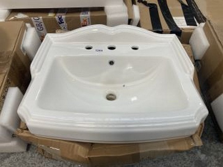 (COLLECTION ONLY) 600MM WIDE TRADITIONAL 3TH CERAMIC BASIN - RRP £260: LOCATION - C7