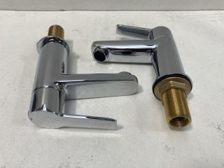 PAIR OF ALL CHROME BATH/BASIN PILLAR TAPS - RRP £150: LOCATION - R1