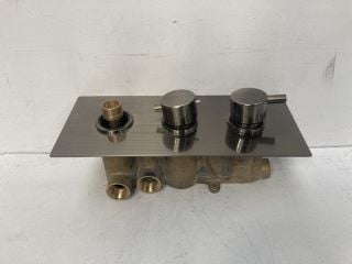 TRIPLE CONCEALED SHOWER VALVE IN BRUSHED GOLD - RRP £429: LOCATION - RACKING 2