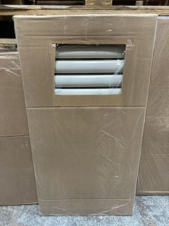 MAT WHITE HEATED TOWEL RADIATOR 960 X 500MM - RRP £305: LOCATION - C4 ISLAND