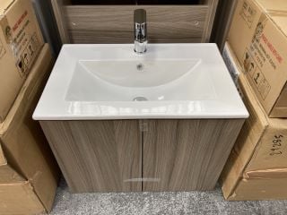 (COLLECTION ONLY) WALL HUNG 2 DOOR SINK UNIT IN DRIFTWOOD WITH A 610 X 400MM 1TH CERAMIC BASIN COMPLETE WITH A MONO BASIN MIXER TAP & CHROME SPRUNG WASTE - RRP £705: LOCATION - D4