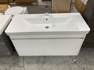 (COLLECTION ONLY) WALL HUNG 1 DRAWER SINK UNIT IN GREY MIST WITH A 1050 X 460MM 1TH CERAMIC BASIN COMPLETE WITH A MONO BASIN MIXER TAP & CHROME SPRUNG WASTE - RRP £985: LOCATION - D3