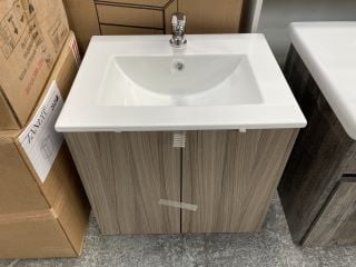 (COLLECTION ONLY) WALL HUNG 2 DOOR SINK UNIT IN DRIFTWOOD WITH A 510 X 400MM 1TH CERAMIC BASIN COMPLETE WITH A MONO BASIN MIXER TAP & CHROME SPRUNG WASTE - RRP £685: LOCATION - D4