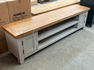 TRADITIONAL 2 DOOR LONG TV CABINET IN NATURAL & GREY: LOCATION - C8