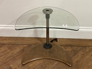 USB TABLE WITH GLASS TOP & BEECH BASE RRP: £299: LOCATION - B3