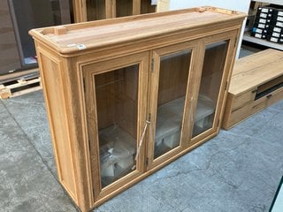 HONFLEUR DINING LARGE SIDEBOARD TOP WITH GLASS DOORS RRP: £1129: LOCATION - B3