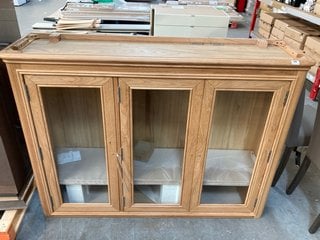 HONFLEUR DINING LARGE SIDEBOARD TOP WITH GLASS DOORS RRP: £1129: LOCATION - B3