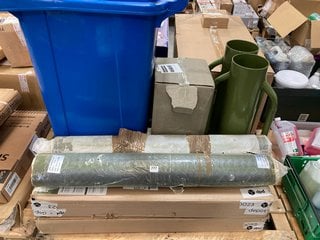 PALLET OF ASSORTED ITEMS TO INCLUDE LARGE POST HAMMERS IN GREEN: LOCATION - A12 (KERBSIDE PALLET DELIVERY)