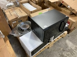 PALLET OF ASSORTED SMALL APPLIANCES TO INCLUDE SOVEREIGN 20L MICROWAVE: LOCATION - A7