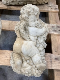 (COLLECTION ONLY) STONEWORKS CHEEKY CHERUB DECORATIVE WALL PLAQUE: LOCATION - A3