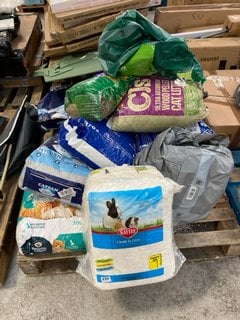 PALLET OF ASSORTED PET ITEMS TO INCLUDE KAYTEE CLEAN & COZY SMALL PET BEDDING: LOCATION - B1 (KERBSIDE PALLET DELIVERY)