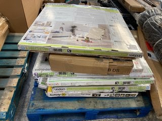 PALLET OF ASSORTED BABY STAIR GATES TO INCLUDE LINDAM SURE SHUT AXIS GATE: LOCATION - B2 (KERBSIDE PALLET DELIVERY)