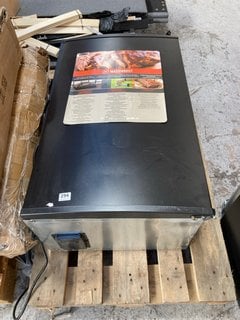 MASTERBUILT DIGITAL ELECTRIC SMOKER (DOOR LOOSE): LOCATION - B5