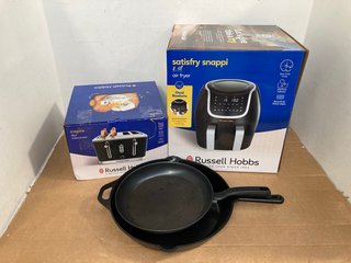 4 X ASSORTED KITCHEN ITEMS TO INCLUDE RUSSELL HOBBS SATISFRY SNAPPI 8.5L AIR FRYER: LOCATION - WH5