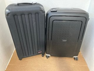 SAMSONITE MEDIUM SUITCASE IN BLACK TO INCLUDE EASTPAK MEDIUM SUITCASE IN BLACK: LOCATION - WH6