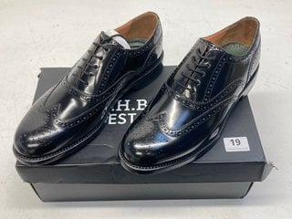 G.H.BASS MONOGRAM DOUBLE WINGTIP BROGUES - BLACK LEATHER - UK SIZE 10 - RRP £220: LOCATION - BOOTH