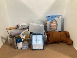 QTY OF ASSORTED ITEMS TO INCLUDE HALOGEN HEATER: LOCATION - H9