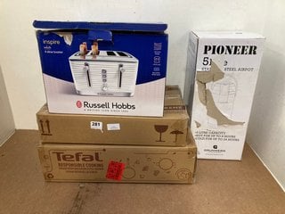 4 X ASSORTED KITCHEN ITEMS TO INCLUDE RUSSELL HOBBS 4 SLICE TOASTER IN WHITE: LOCATION - H7