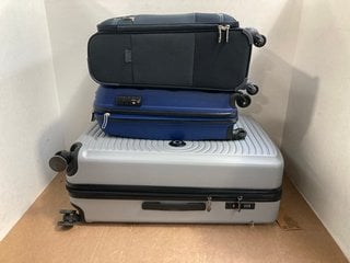 3 X ASSORTED TRAVEL SUITCASES IN VARIOUS SIZES TO INCLUDE AMERICAN TOURISTER BLUE CABIN BAG: LOCATION - H6