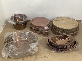 QTY OF ASSORTED HOUSEHOLD ITEMS TO INCLUDE QTY OF COPPER SERVING BOWLS: LOCATION - H5