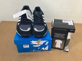 MENS ADIDAS ZX 750 TRAINERS IN NAVY/WHITE UK SIZE 10 TO INCLUDE TOMMY HILFIGER PACK OF 3 SHORT SLEEVE TSHIRTS SIZE M: LOCATION - H4