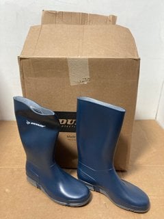 12 X PAIRS OF DUNLOP WELLIES IN BLUE- UK SIZE 5: LOCATION - G8