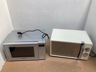 PANASONIC MICROWAVE OVEN IN SILVER - MODEL: NN-E28JMM TO INCLUDE RUSSELL HOBBS CLASSIC CREAM MICROWAVE - MODEL: RHMM701C-AZ: LOCATION - G11