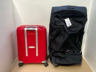 SAMSONITE CABIN BAG IN RED TO INCLUDE EASTPAK 2 WHEELED TRAVEL BAG IN BLACK: LOCATION - G14