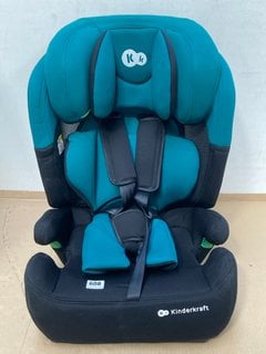 CHILDRENS KINDERKRAFT CAR SEAT IN GREEN AND BLACK: LOCATION - G14