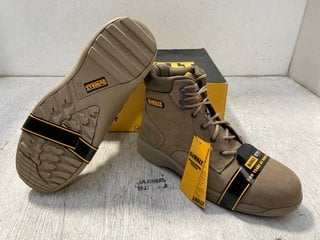 DEWALT BOLSTER STONE STEEL TOE BOOTS UK SIZE 10: LOCATION - F15