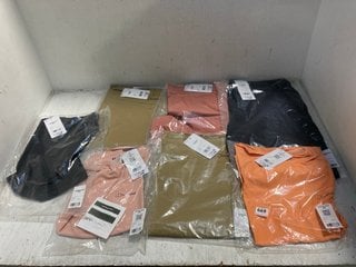 QTY OF ASSORTED MEN AND WOMENS BERGHAUS CLOTHING IN VARIOUS SIZES TO INCLUDE BERGHAUS ORANGE TSHIRT UK SIZE 18: LOCATION - F15