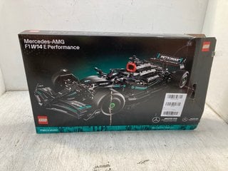 LEGO MERCEDES AMG F1 W14 E PERFORMANCE: LOCATION - F12