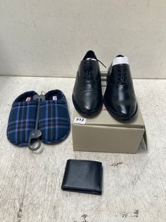 3 X ASSORTED JOHN LEWIS & PARTNERS CLOTHING ITEMS TO INCLUDE MENS FAUX FUR CHECK MULE BLUE SLIPPERS UK SIZE 9: LOCATION - F1