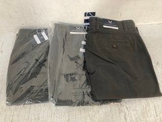 3 X PAIRS OF MENS CREW CLOTHING CHINOS IN CHARCOAL UK SIZE 34 COMBINED RRP:£207: LOCATION - E1