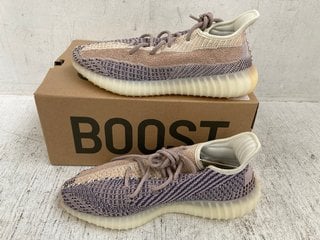 YEEZY BOOST 350 V2 TRAINERS IN ASH PEARL UK SIZE 9 - RRP:£300: LOCATION - E2