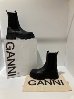 GANNI WOMEN'S MID LEATHER CHELSEA BOOTS - BLACK - UK 8 - RRP £345: LOCATION - LUXURY