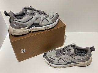 AXEL ARIGATO MEN'S SATELLITE RUNNER TRAINERS - LIGHT GREY/GREY - UK 10 - RRP £240: LOCATION - LUXURY