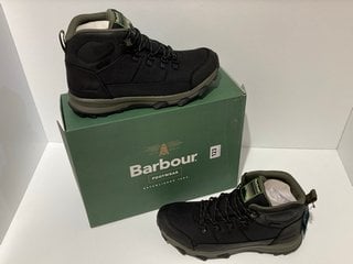 BARBOUR MEN'S MALVERN WATERPROOF HIKING STYLE BOOTS - BLACK - UK 10 - RRP £145: LOCATION - LUXURY