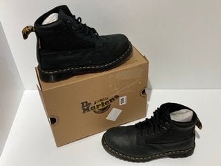 DR. MARTENS MEN'S 101 WARMWAIR 6-EYE BOOTS - BLACK - UK 8 - RRP £169: LOCATION - LUXURY