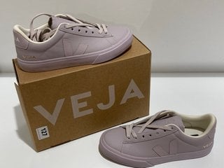 VEJA WOMEN'S CAMPO CHROME FREE LEATHER TRAINERS - FULL PARME - UK 6 - RRP £140: LOCATION - LUXURY