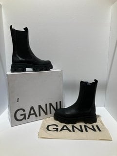 GANNI WOMEN'S MID LEATHER CHELSEA BOOTS - BLACK - UK 7 - RRP £345: LOCATION - LUXURY