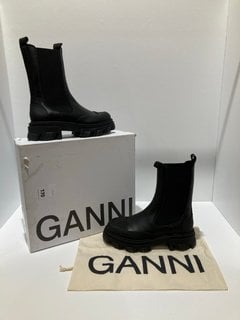 GANNI WOMEN'S MID LEATHER CHELSEA BOOTS - BLACK - UK 7 - RRP £345: LOCATION - LUXURY