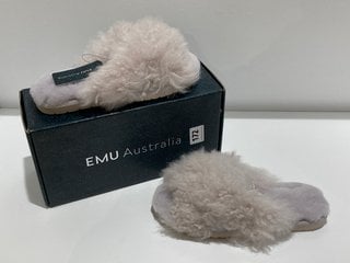 EMU AUSTRALIA WOMEN'S MAYBERRY CURLY SHEEPSKIN TOE-POST SLIPPERS - ASH - UK 6 - RRP £59: LOCATION - LUXURY