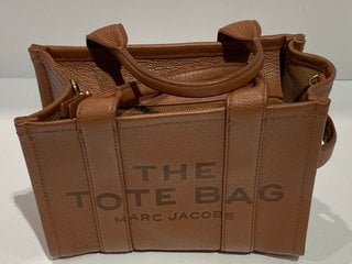 MARC JACOBS WOMEN'S THE SMALL LEATHER TOTE BAG - ARGAN OIL - RRP £425: LOCATION - LUXURY