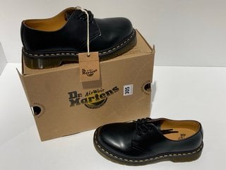 DR MARTENS 1461 SMOOTH LEATHER OXFORD SHOES IN BLACK - UK SIZE 5 - RRP £140: LOCATION - LUXURY